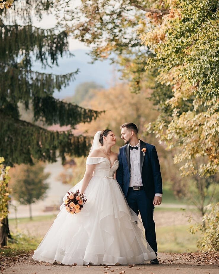 Our love can conquer anything! 🥰 
.
.
.
#porocnifotograf #weddingphotographer #truelove #fotografiranjeporoke #lumeriaweddings #weddingphotographerslovenia #sloveniawedding