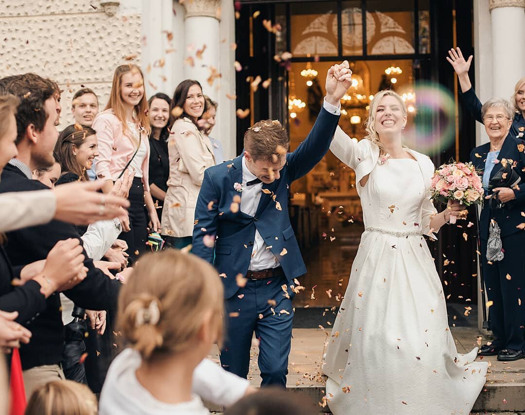 Love will always win! 🎉💕
.
.
.
#poroka #weddingphotographer #porocnifotograf #lumeriaweddings #happymoments #slovenianwedding #sloveniaweddingphotographer