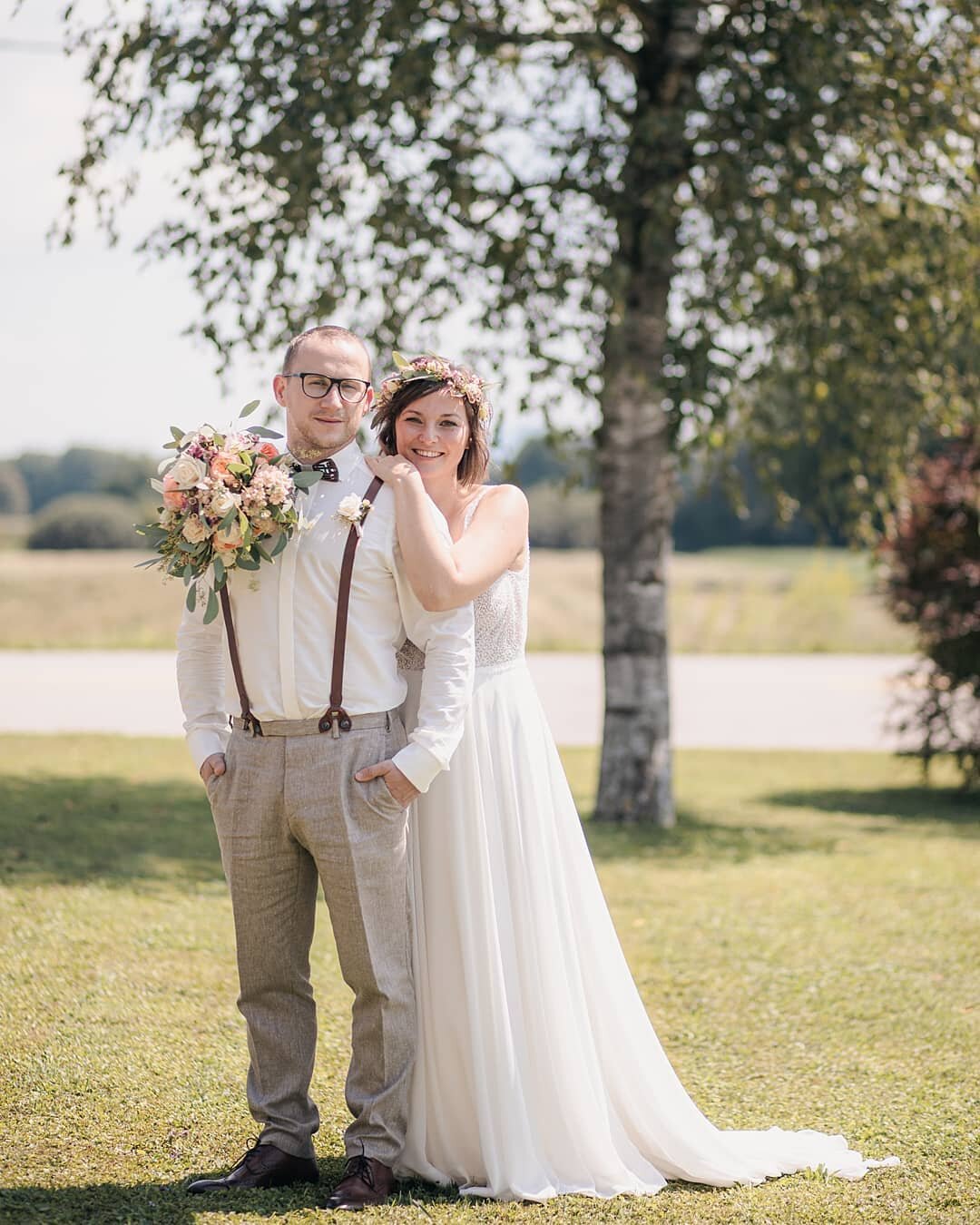 &quot;When life gives you lemons make lemonade&quot; or &quot;when covid regulations change your plans, go with the flow and make the best of your day&quot;! 🤩
.
.
#weddingphotographer #junebugweddings #bohowedding #dirtybootsandmessyhair #weddingin