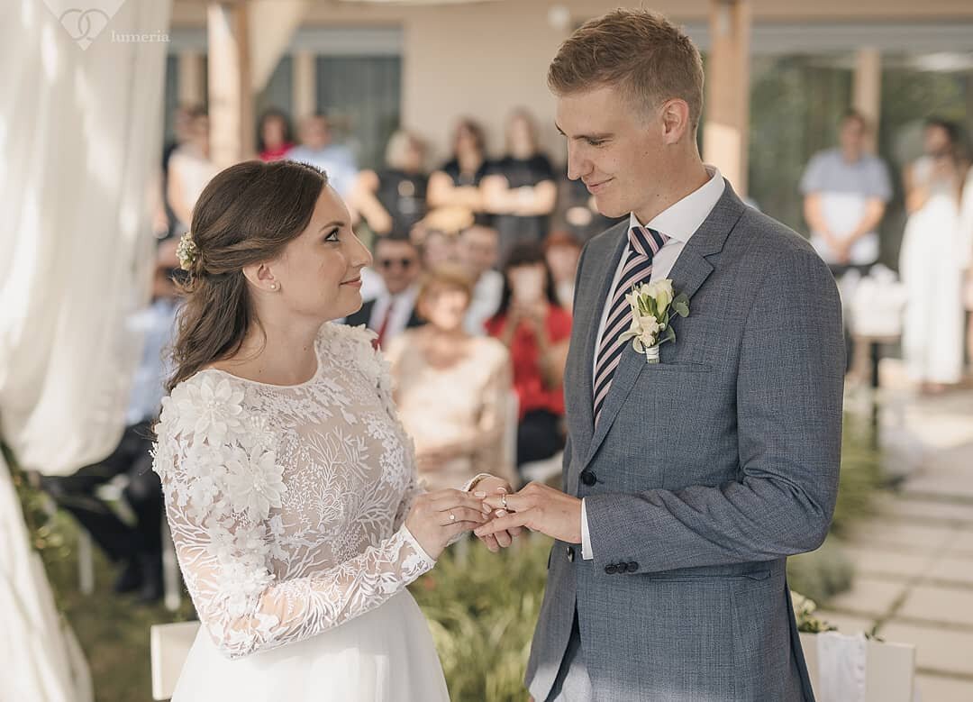 Best day ever! 🎉💕
.
.
.
#weddingday #poroka #porocnifotograf #lumeriaweddings #trilucke #sloveniawedding #lumeriaweddings #