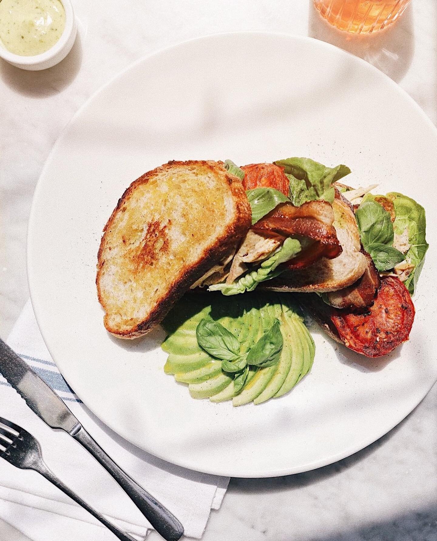 Sunday lunches never looked so good ✨💫 Our House Club with free range chicken, smoked bacon, avocado, roasted tomatoes, basil mayo and amazing @wildfarmed grain sourdough 🙌🏼 #TheAddress
