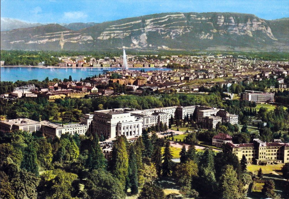 Vintage postcard of Geneva with an aerial view over the UN buildings, Lac Léman, the Jet d’Eau and the Salève.