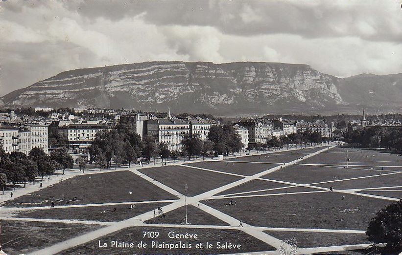 Vintage postcard of Geneva with a view of a colorful Jet d’Eau and the Salève by night.