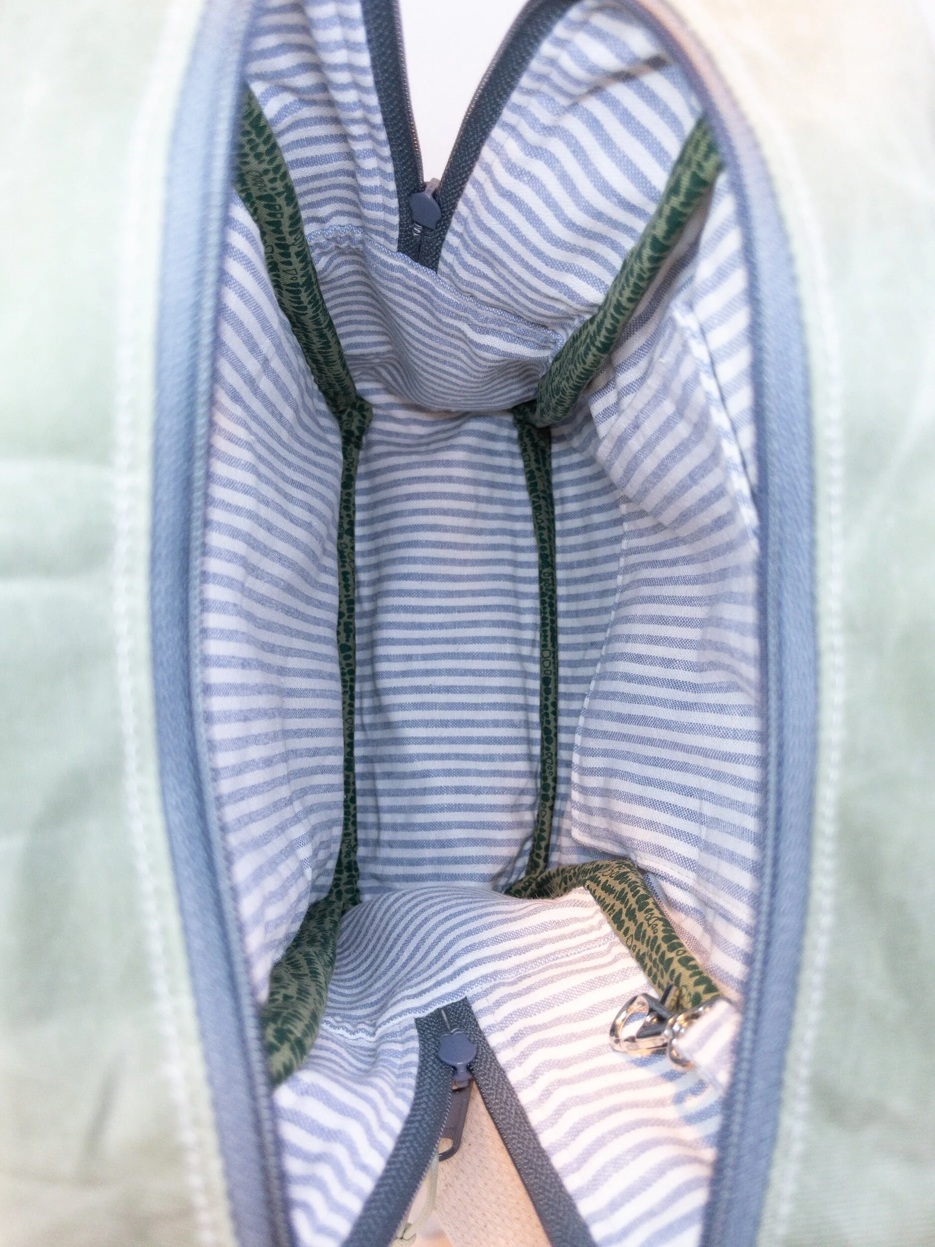 2C2F3BC0-2826-4E1C-9D99-319C2630BAEE