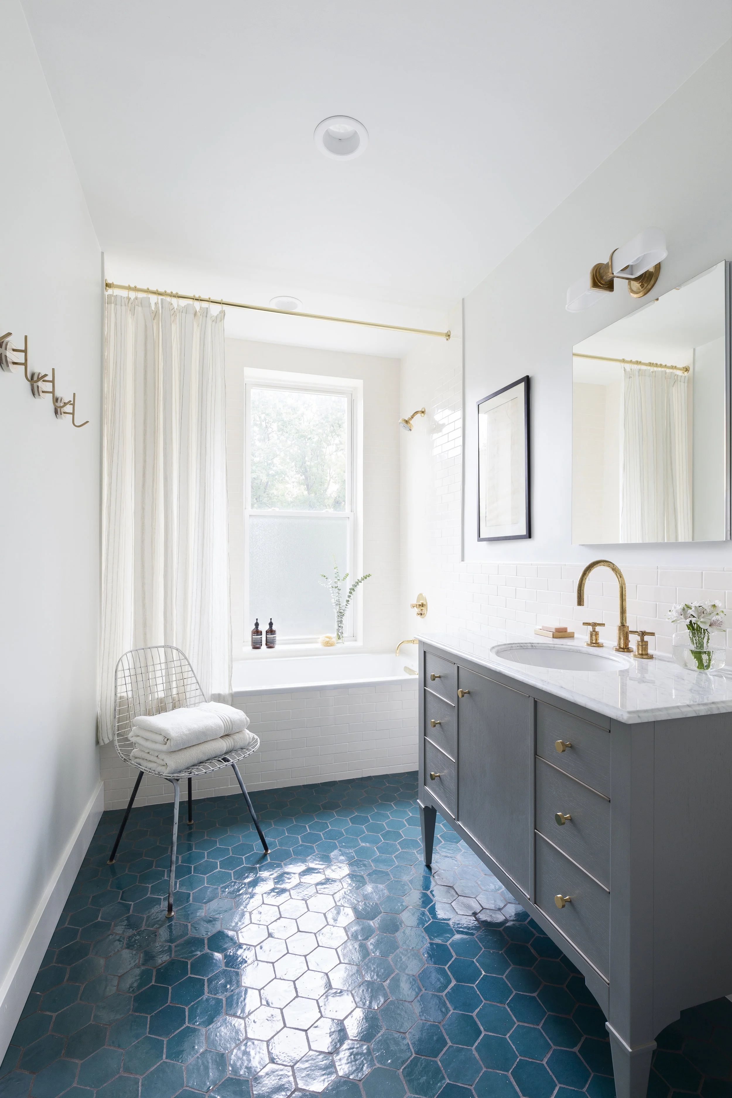 paula_e_guzman_interiors_bath_reno_1.jpg