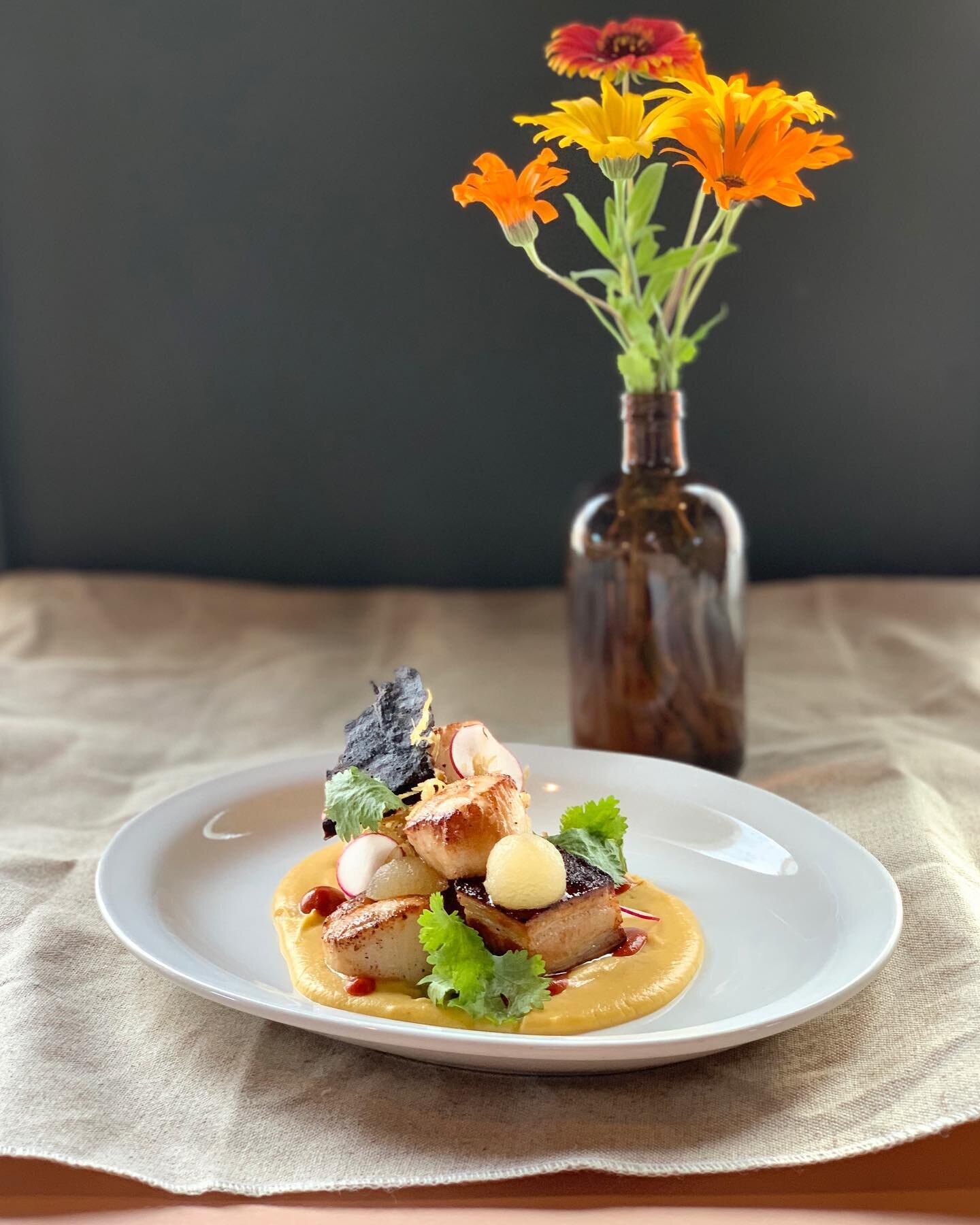 Another weekend dinner pop-up ✨
Seared scallops, roasted pork belly and tempura crab cake