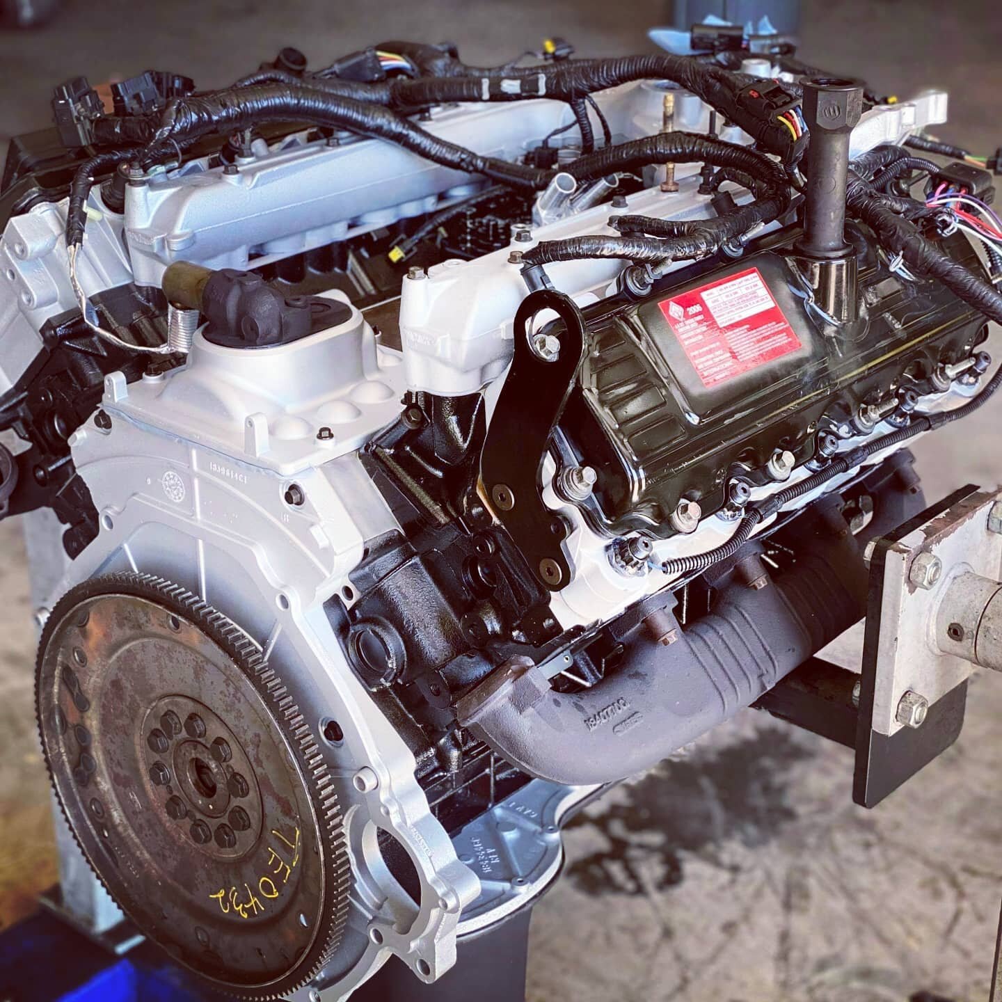 Wrapping up a reseal. 
.
@tyler_dieseloutlaws 
.
.
.
#dieseloutlawsshop #selfproof #northwestflorida #gulfbreeze #f350 #f250 #turbodiesel #dieselpower #diesellife #powerstroke #superduty #floridalife #liftedtrucks #trucks #truck #diesels #fordperform