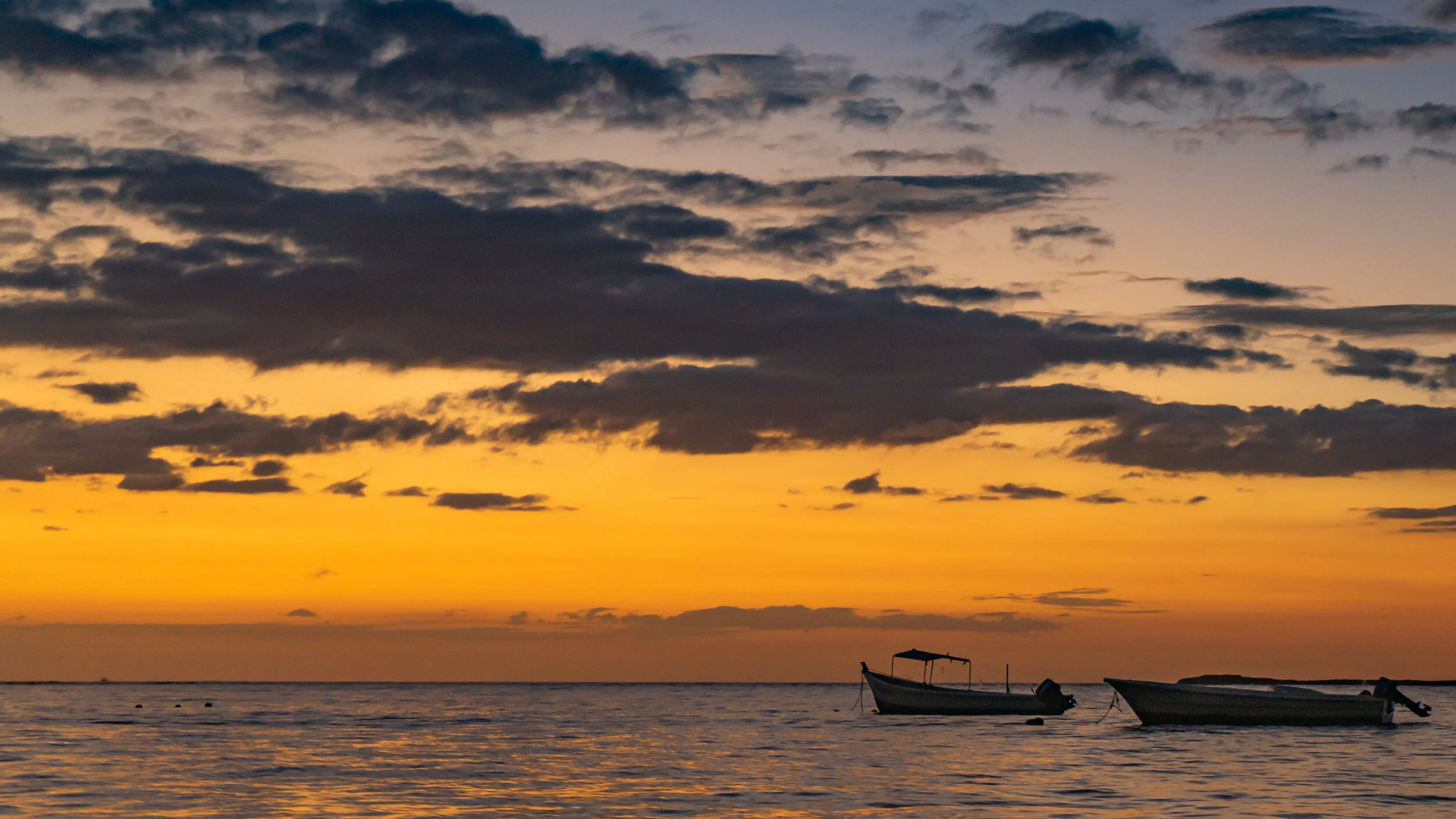 CostaSunsetwBoats-08884.jpg