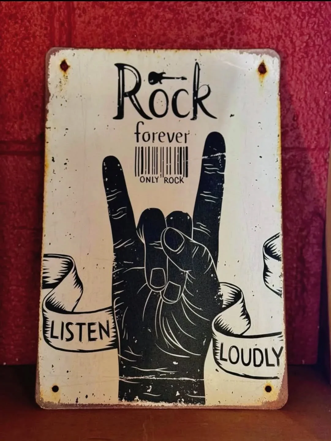 Rock &lsquo;n&rsquo; Roll Bingo tonight at 6:30! 🤘🏻 
P.S. don&rsquo;t forget our Happy Hour from 4-6 &mdash; $2 off appetizers, draft beer, house wines and house liquors 😎