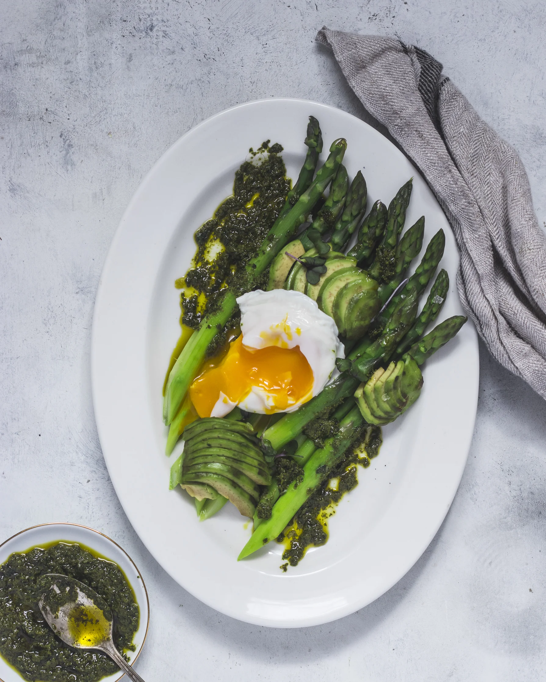 asparagus with kale pesto and egg -5.jpg