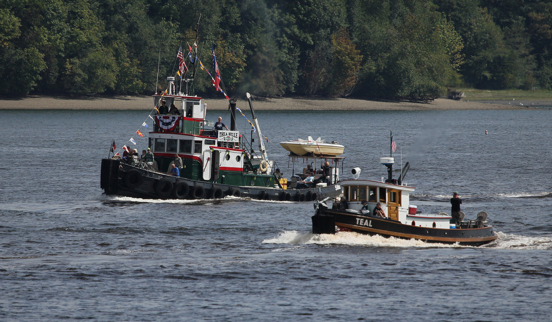 Tug Thea Belle and Tug Teal Heading to the OHD races. Photo courtesy of LG Evans Maritime Images