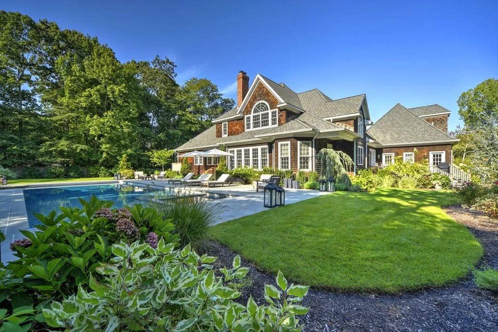 Sideview backyard.jpg