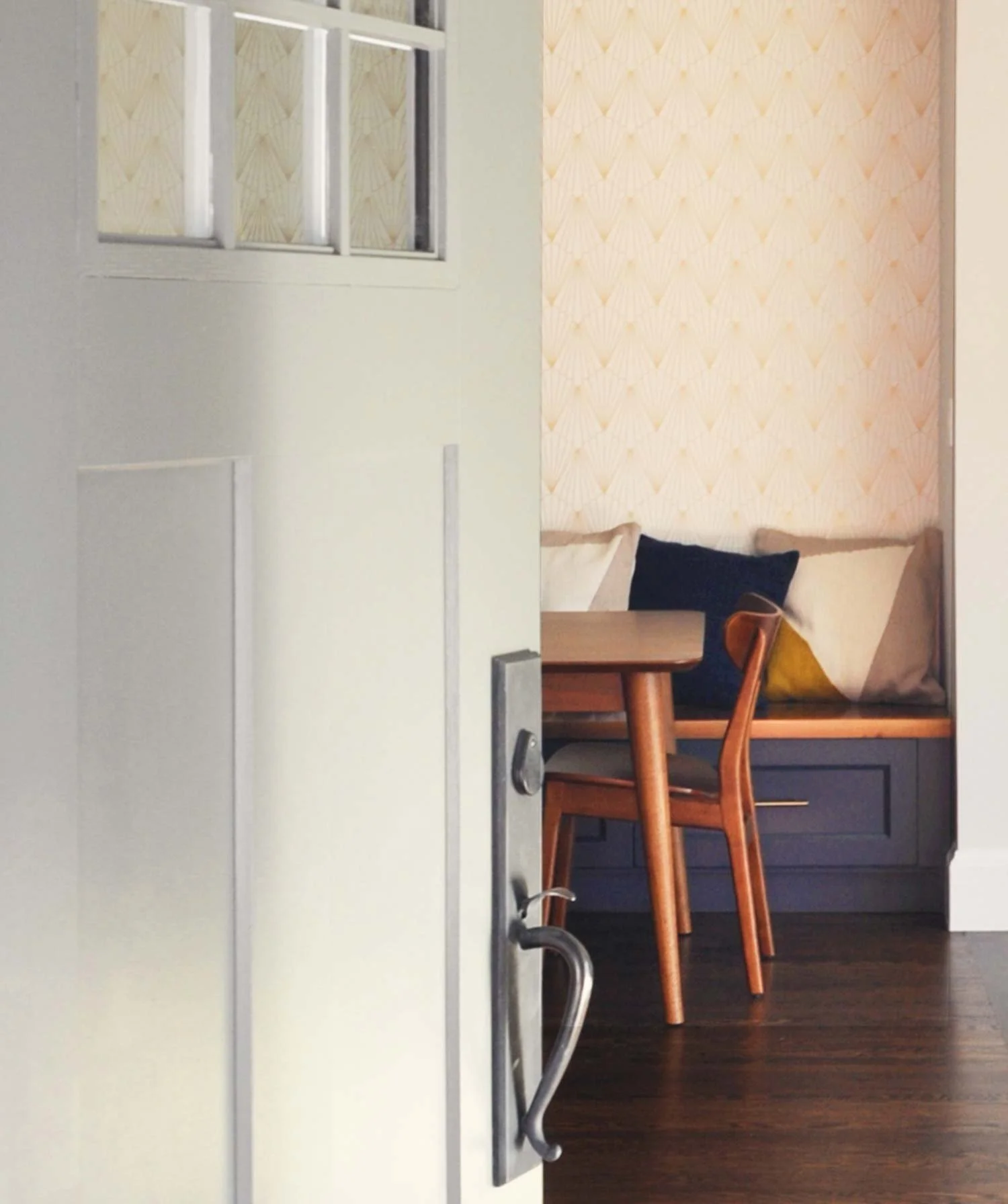 front-door-craftsman-dining-bench.jpg