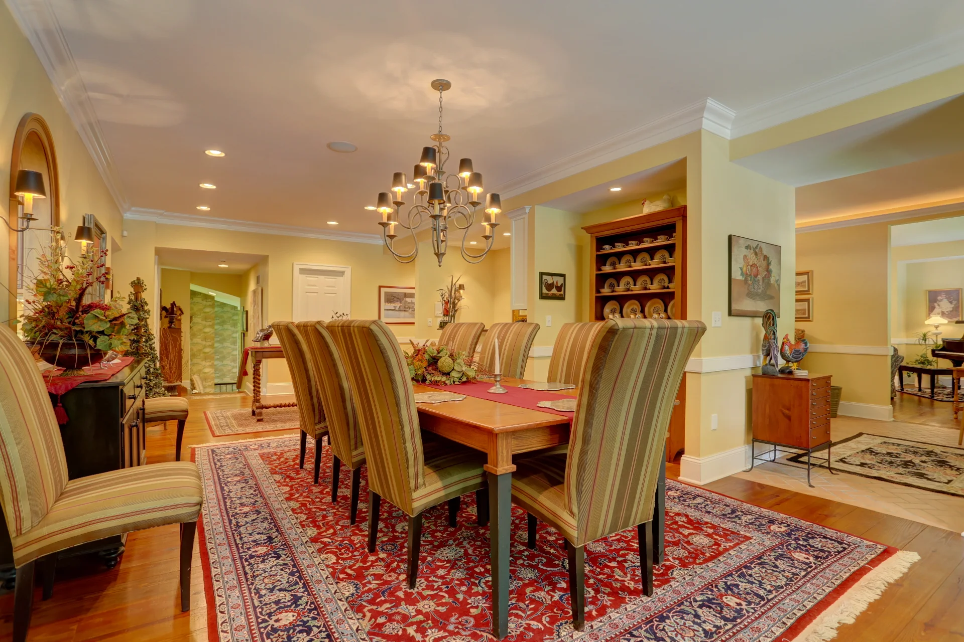 Formal dining room (2).jpg