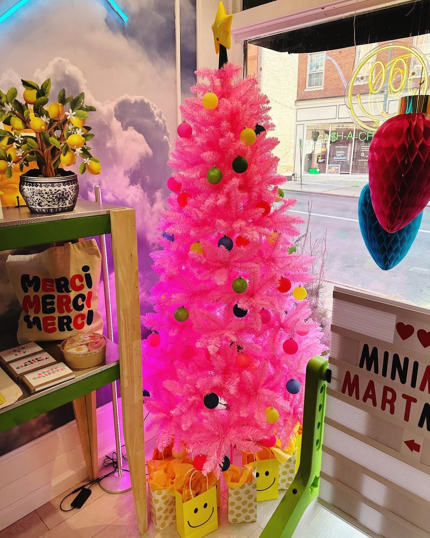 It&rsquo;s time to shop small, shop local, and support the many incredible businesses based here in Lancaster! 🎁