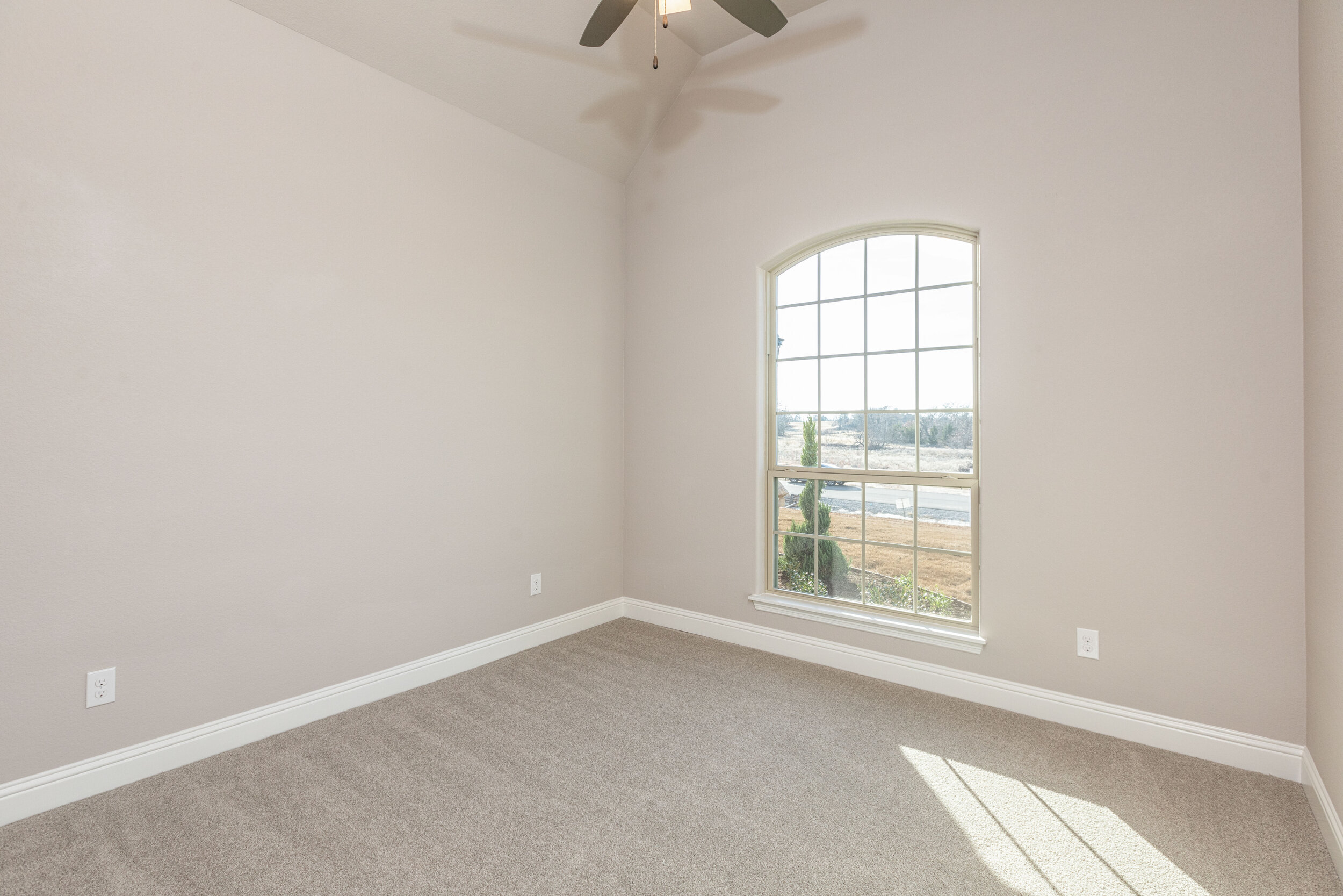 140LuckyRidge5.jpg