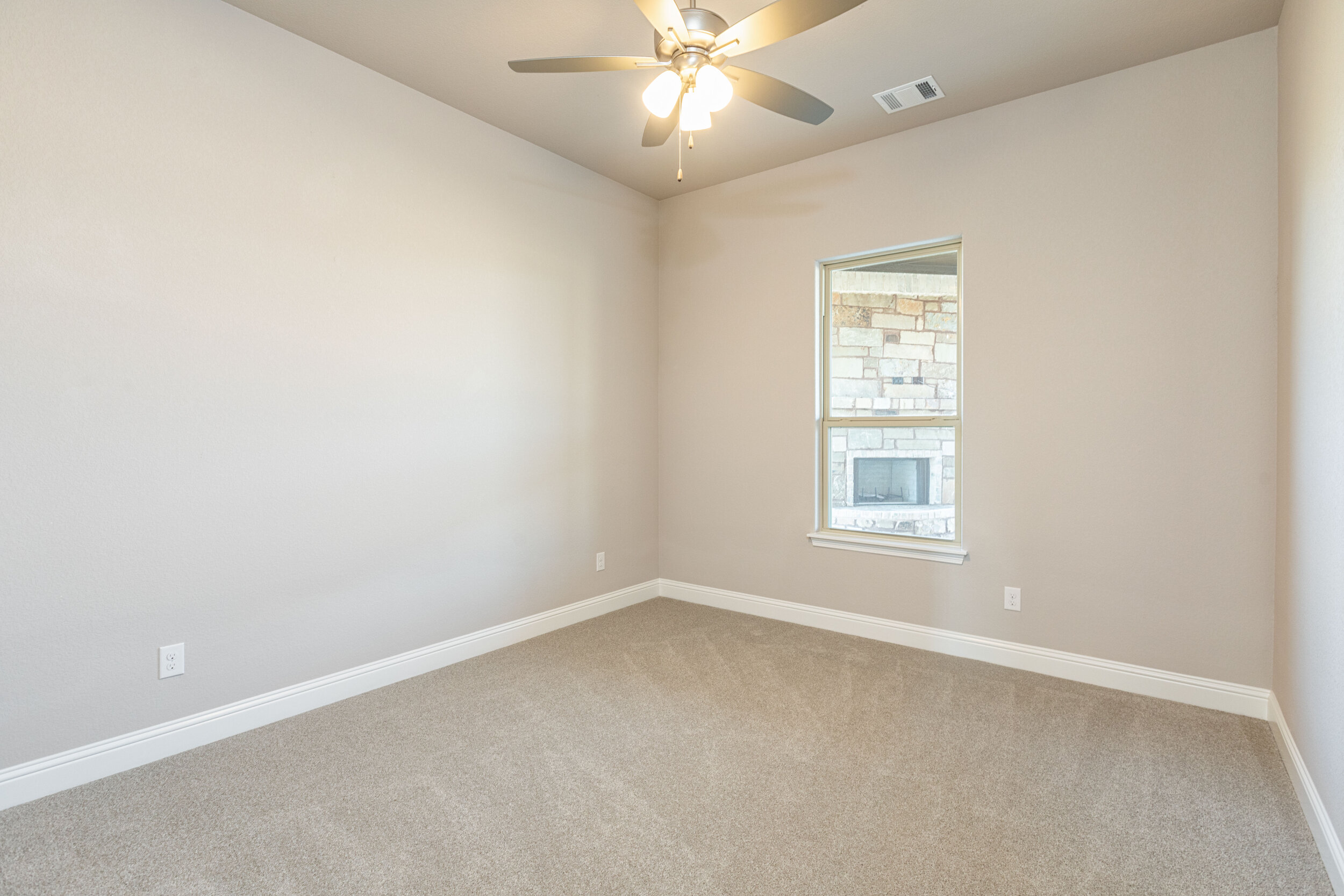 140LuckyRidge10.jpg