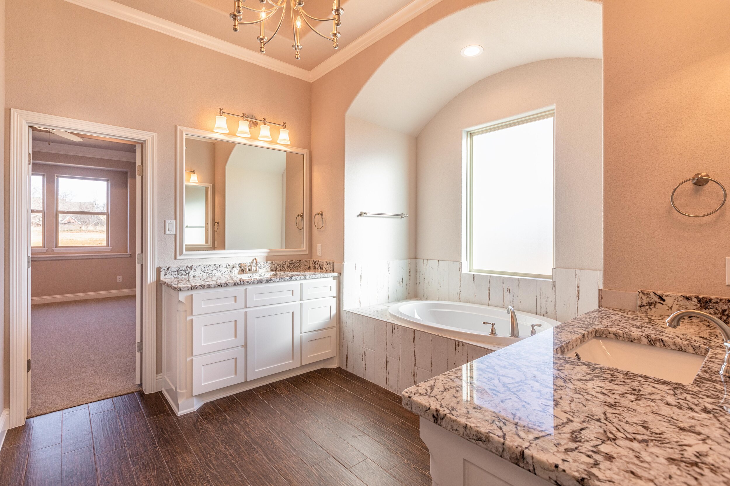 140LuckyRidge18.jpg