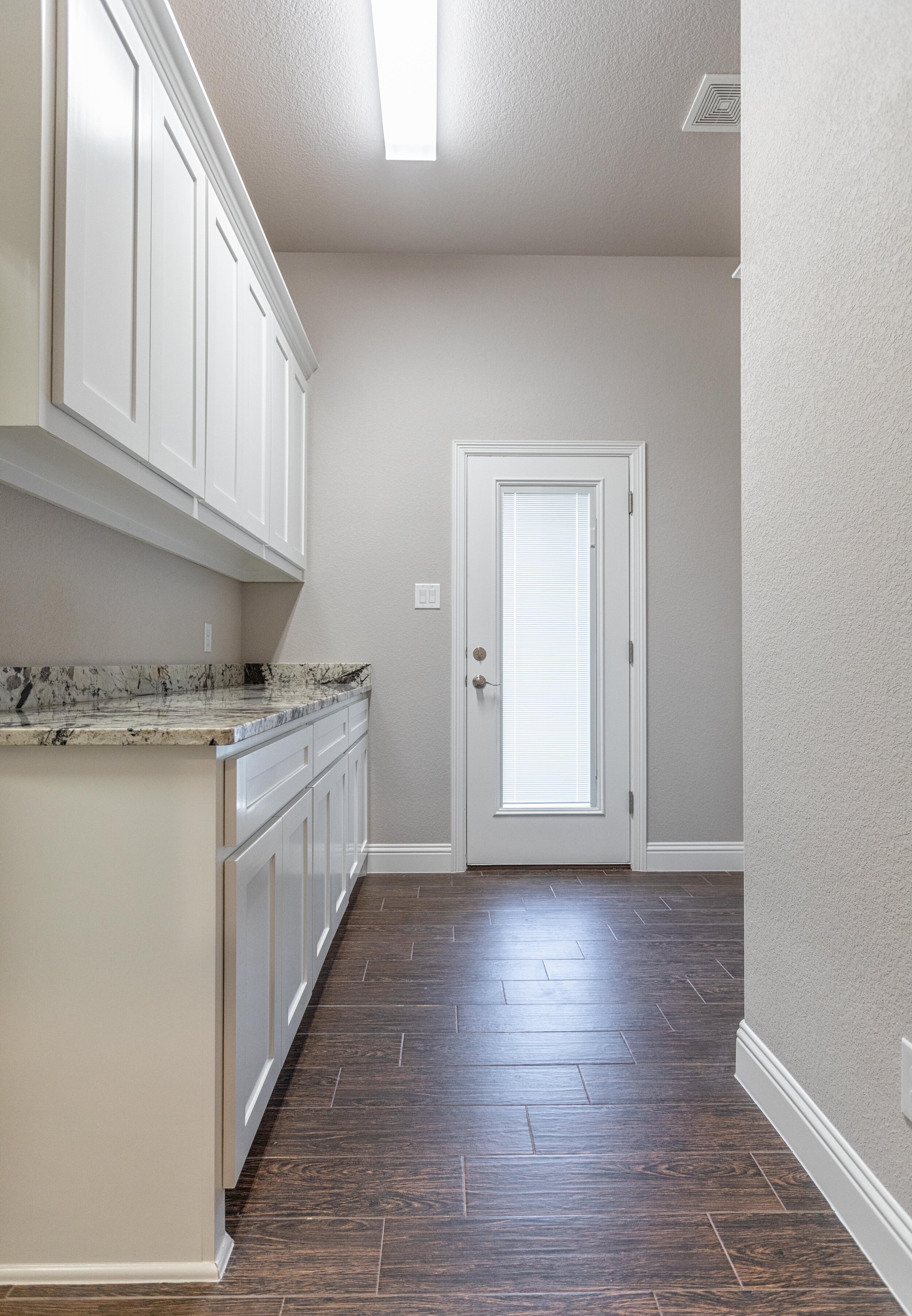 140LuckyRidge24.jpg
