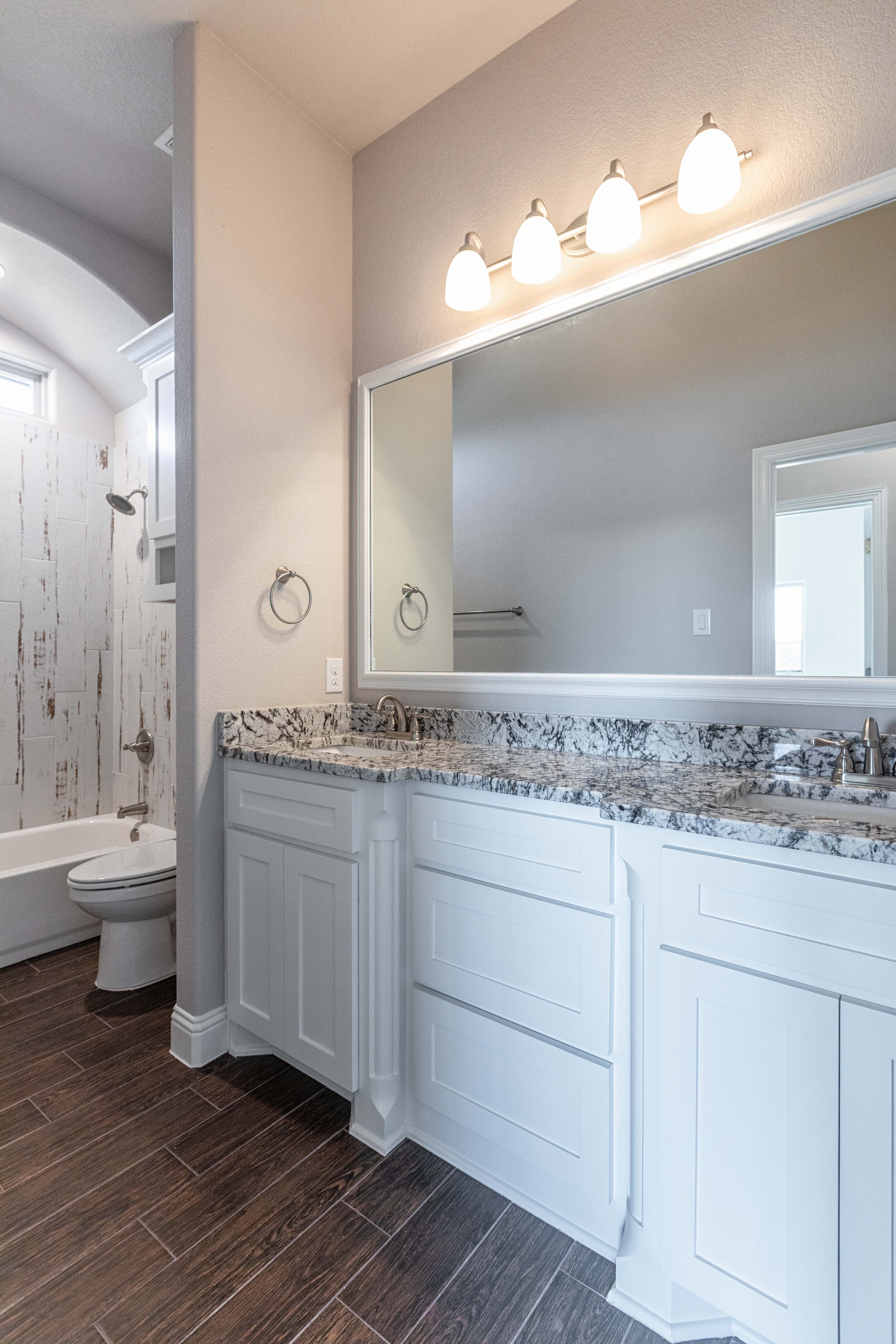 140LuckyRidge32.jpg