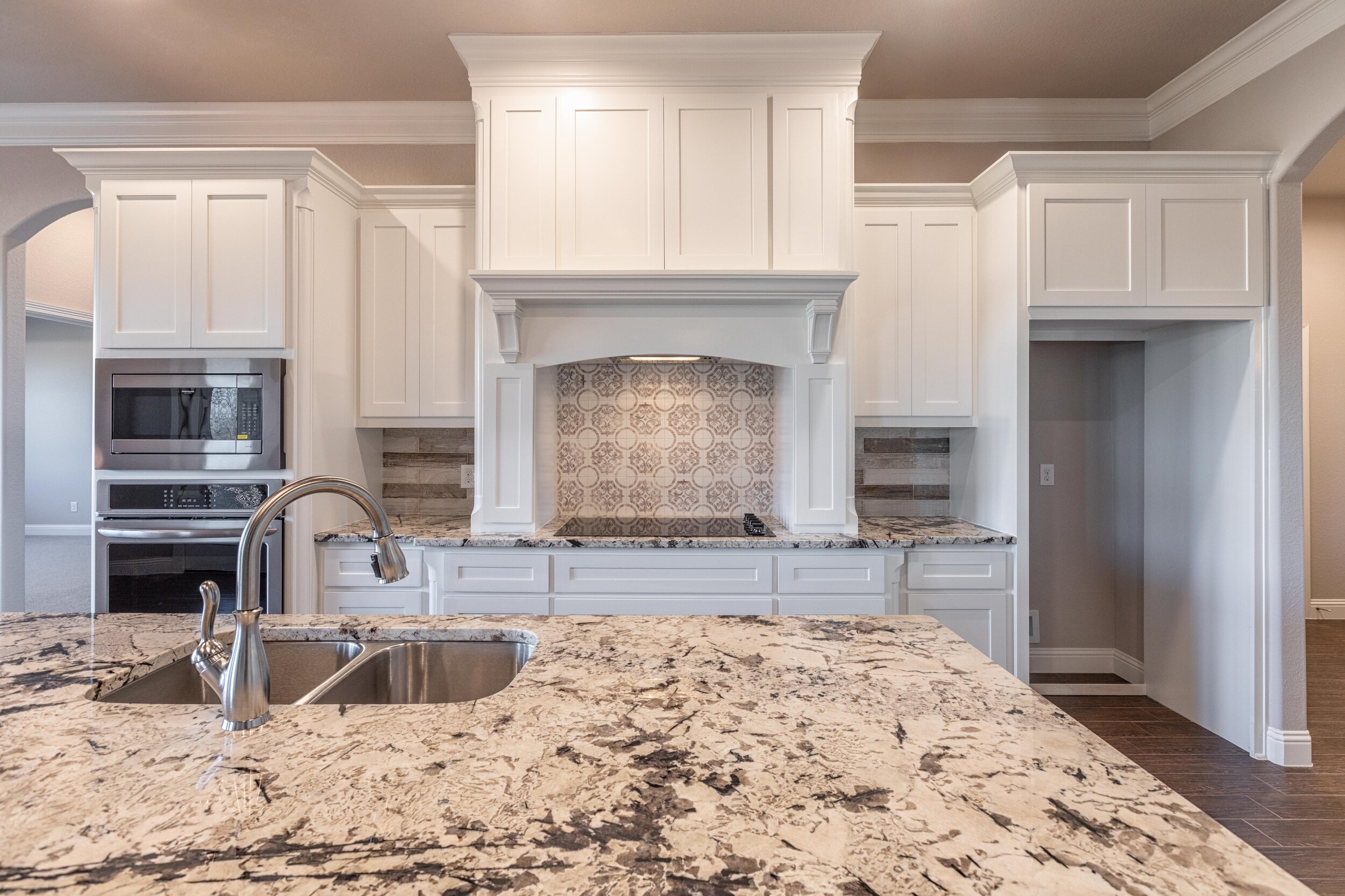 140LuckyRidge46.jpg