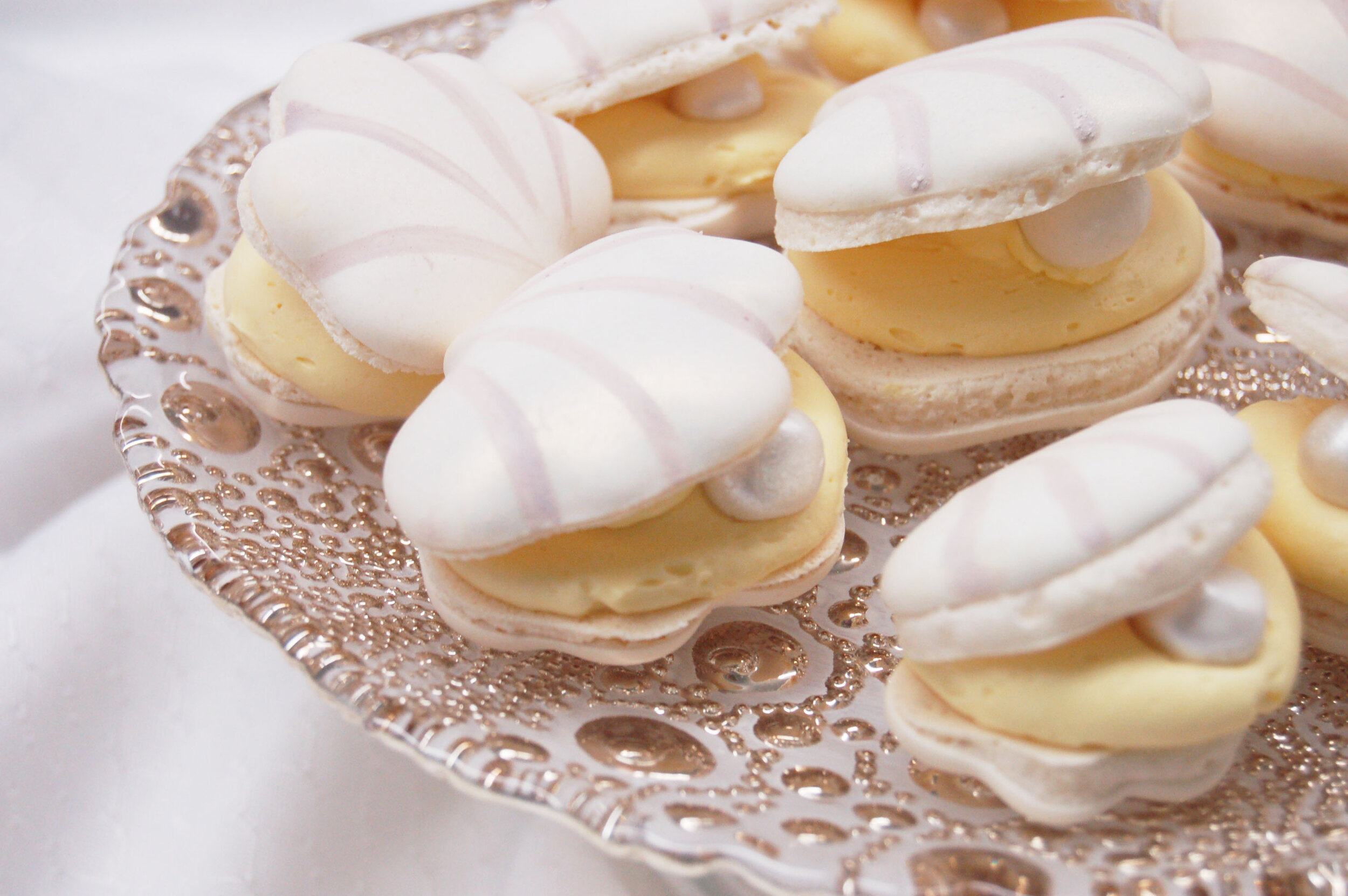 clam shell macarons.jpg