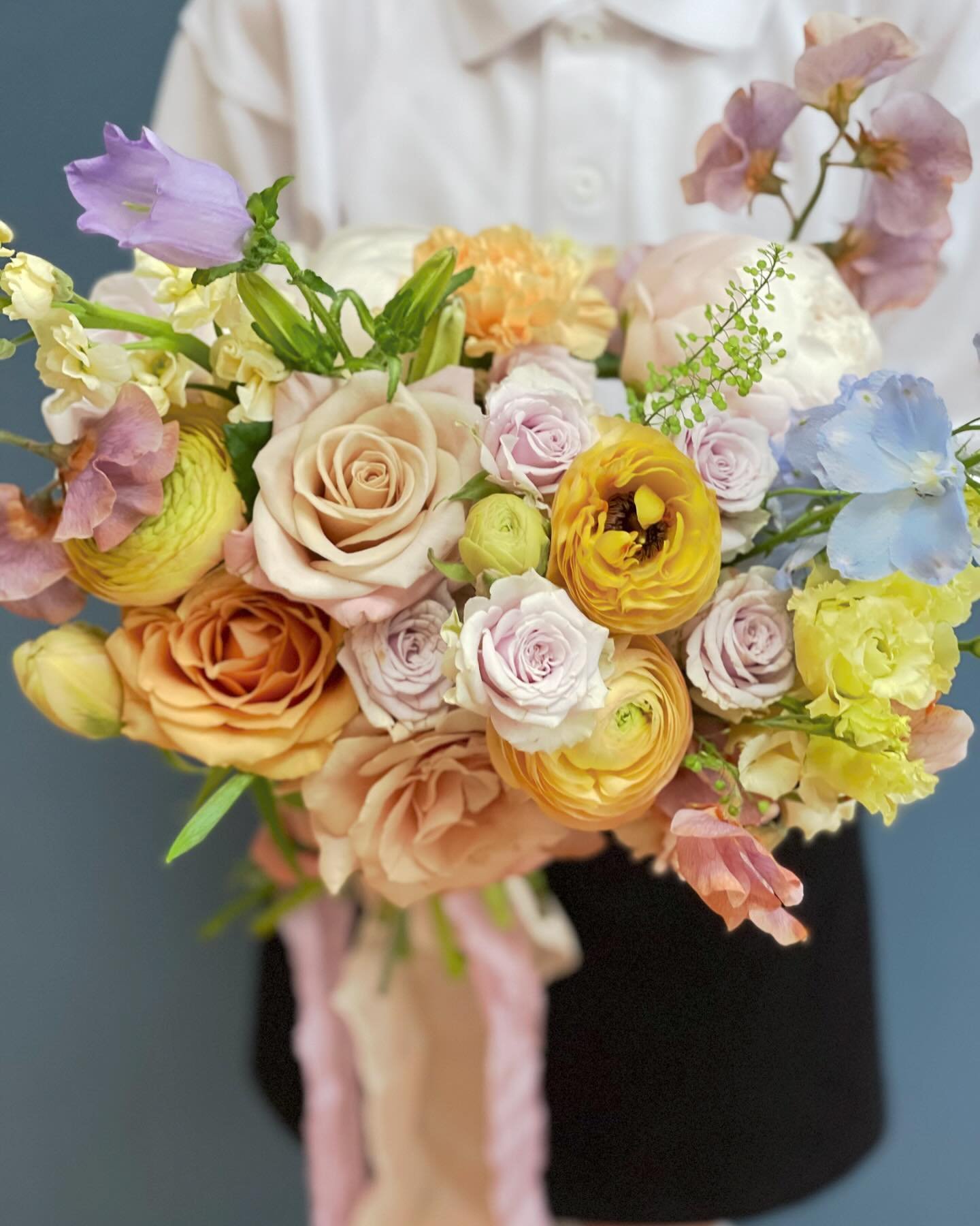 Kay&rsquo;s beautiful bank holiday bridal bouquet ~ she and Luke get married today in Stoke Newington and I hope they have the perfect day 💛 💜 🧡 

Blousy bouquet filled with all the spring faves; sweet peas, ranunculus, peonies, tulips, stocks and