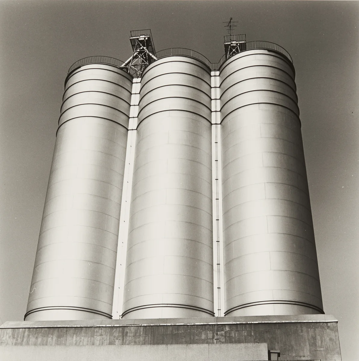 “Shashinzo”, 1984, gelatin silver print © Hitoshi Tsukiji
