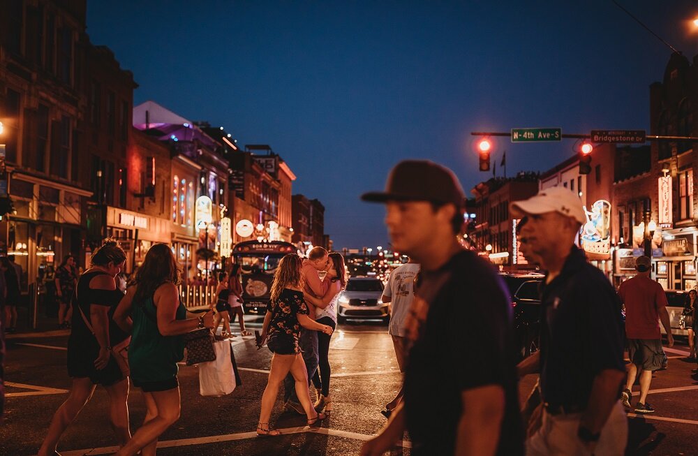 downtown-nashville-engagement-photos-by-oh-deer-photography (1).jpg