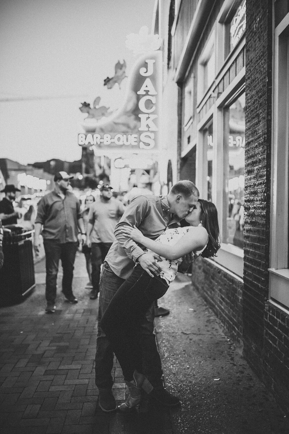 downtown-nashville-engagement-photos-by-oh-deer-photography (10).jpg