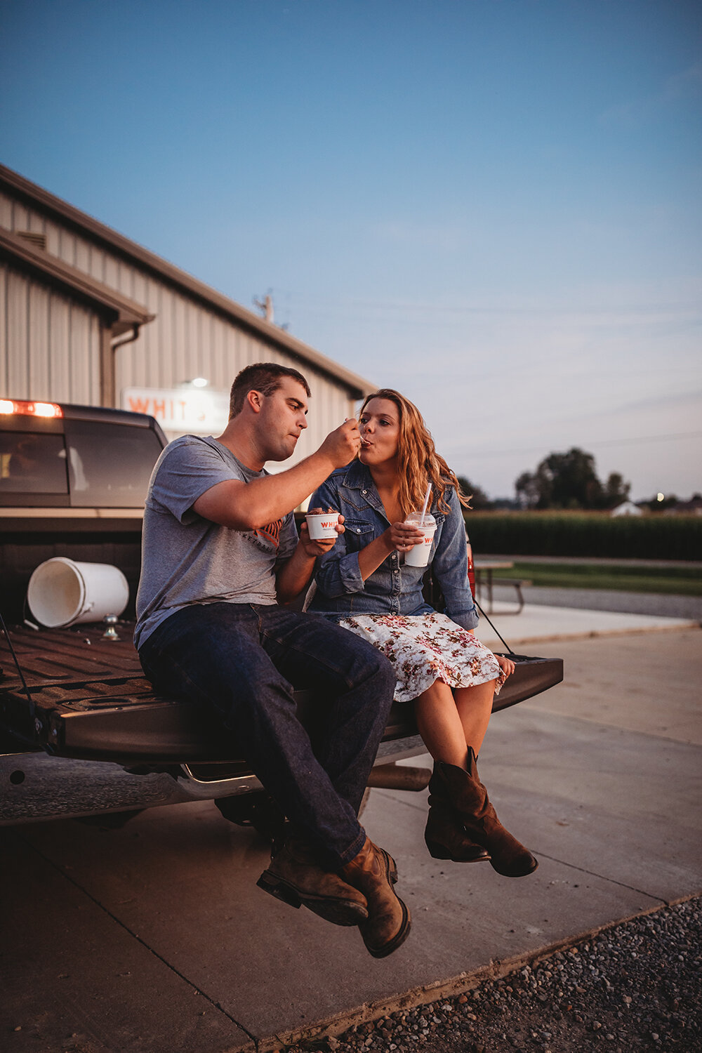 whits-ice-cream-countryside-engagement-in-ohio-photos-by-oh-deer-photography (2).jpg