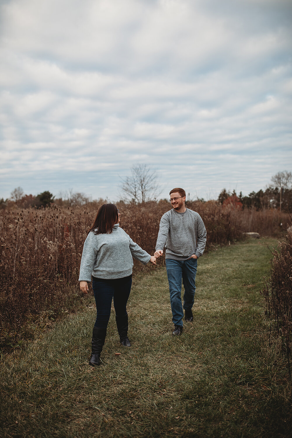 couple engagement portraits in the fall