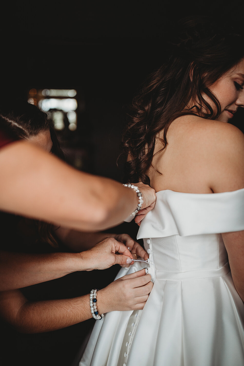 bride getting ready 