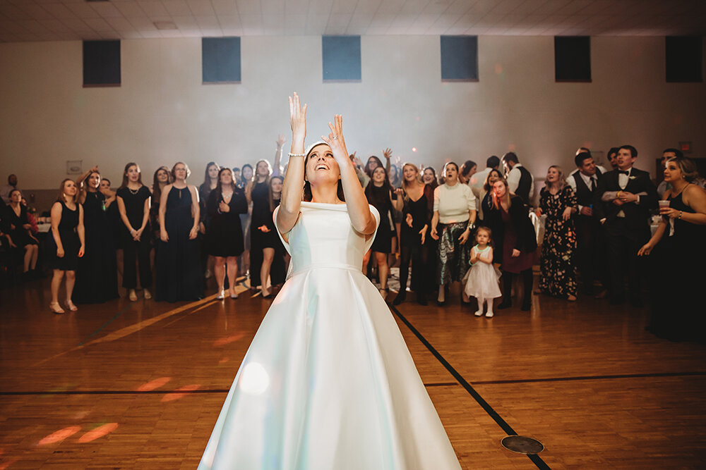 bridal bouquet toss