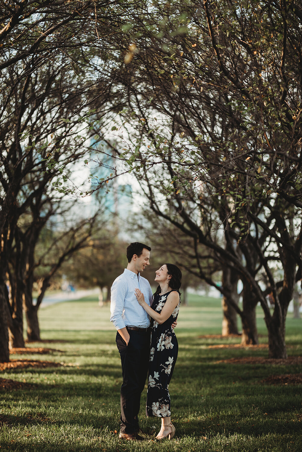 couple engagement pictures in the park 