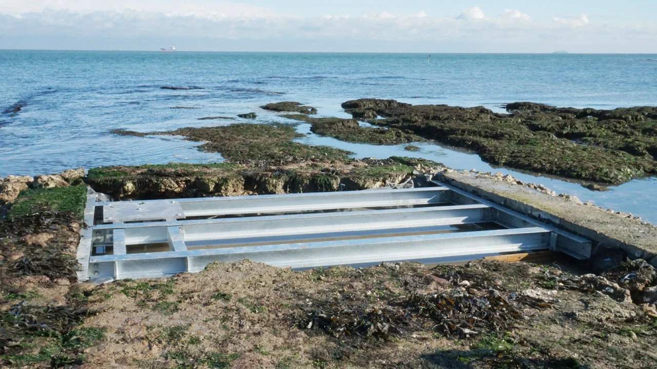 Primary steel sub-frame installed prior to colloidal concrete infilling. 