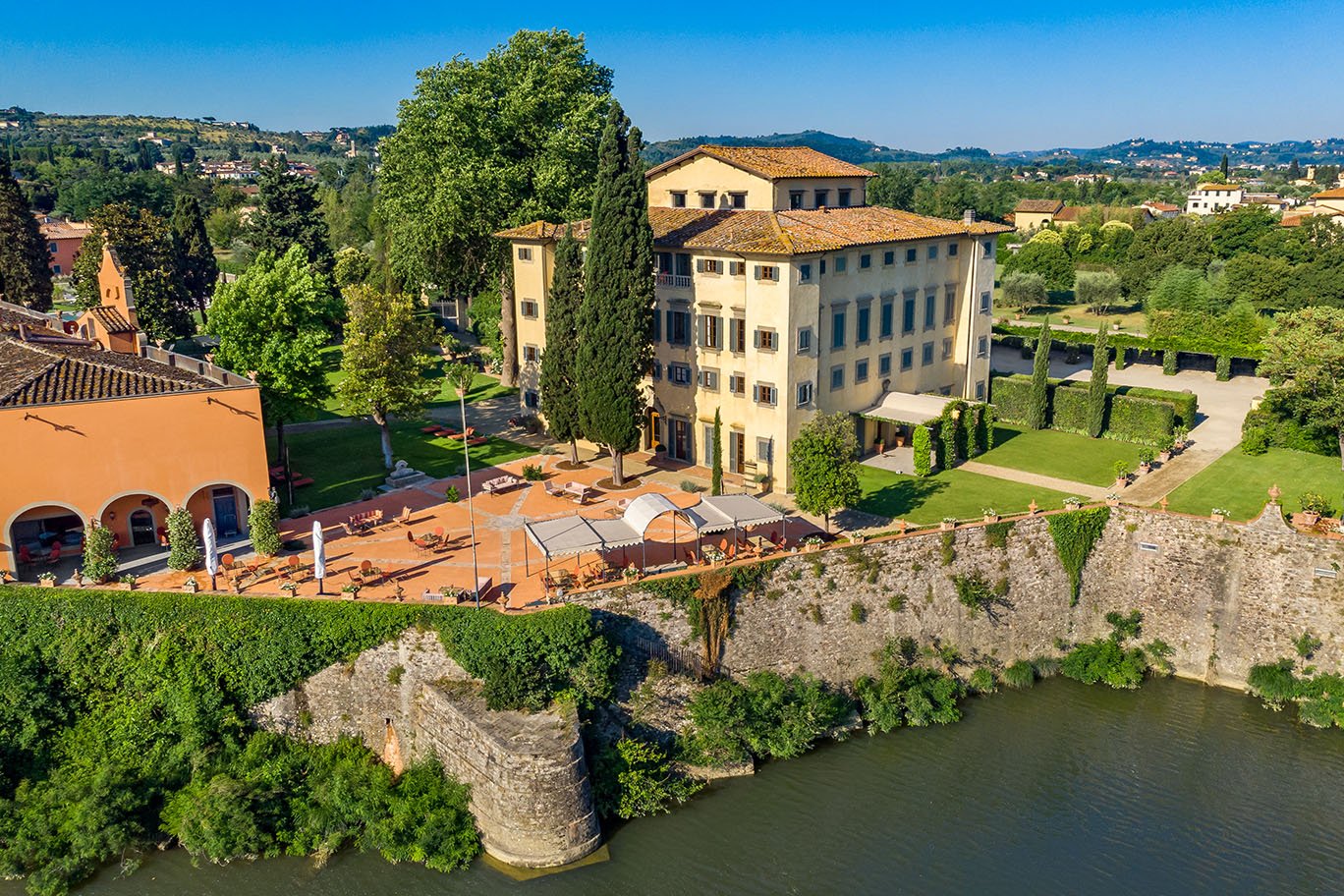 PIBE Magazine Noble Villa, Mill and the terrace on the Arno River.jpg