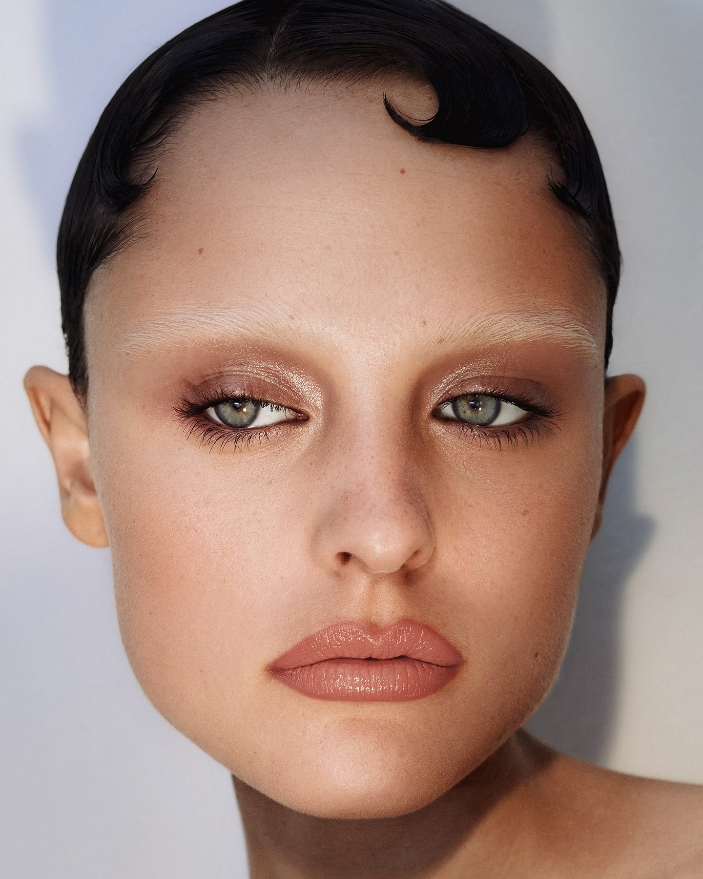 Another moment from PIBE x @celine - Le Peau Nur gives lips that plump, healthy look with the dreamiest muddy pink finish.

📸 by @iakovosphoto 
🙏 @fayebluff @gordon.chapples.hair @monicamllonch @lpontidas @sarahbarnsey @wilhelmina.london @agencyofs