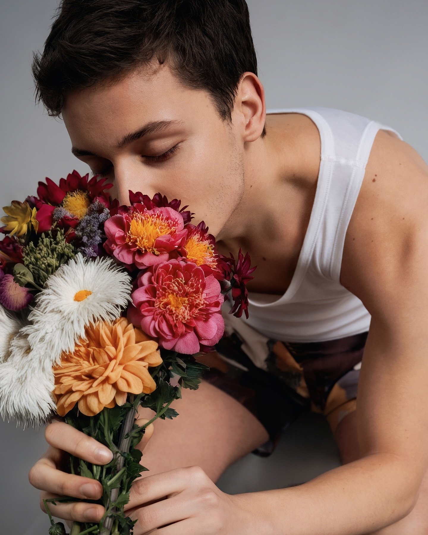Happy birthday @bobbybrazier 🎈a moment from our PIBE cover with him!

📸 @iakovosphoto 

#pibemagazine #playitbyear #bobbybrazier #cover #editorial