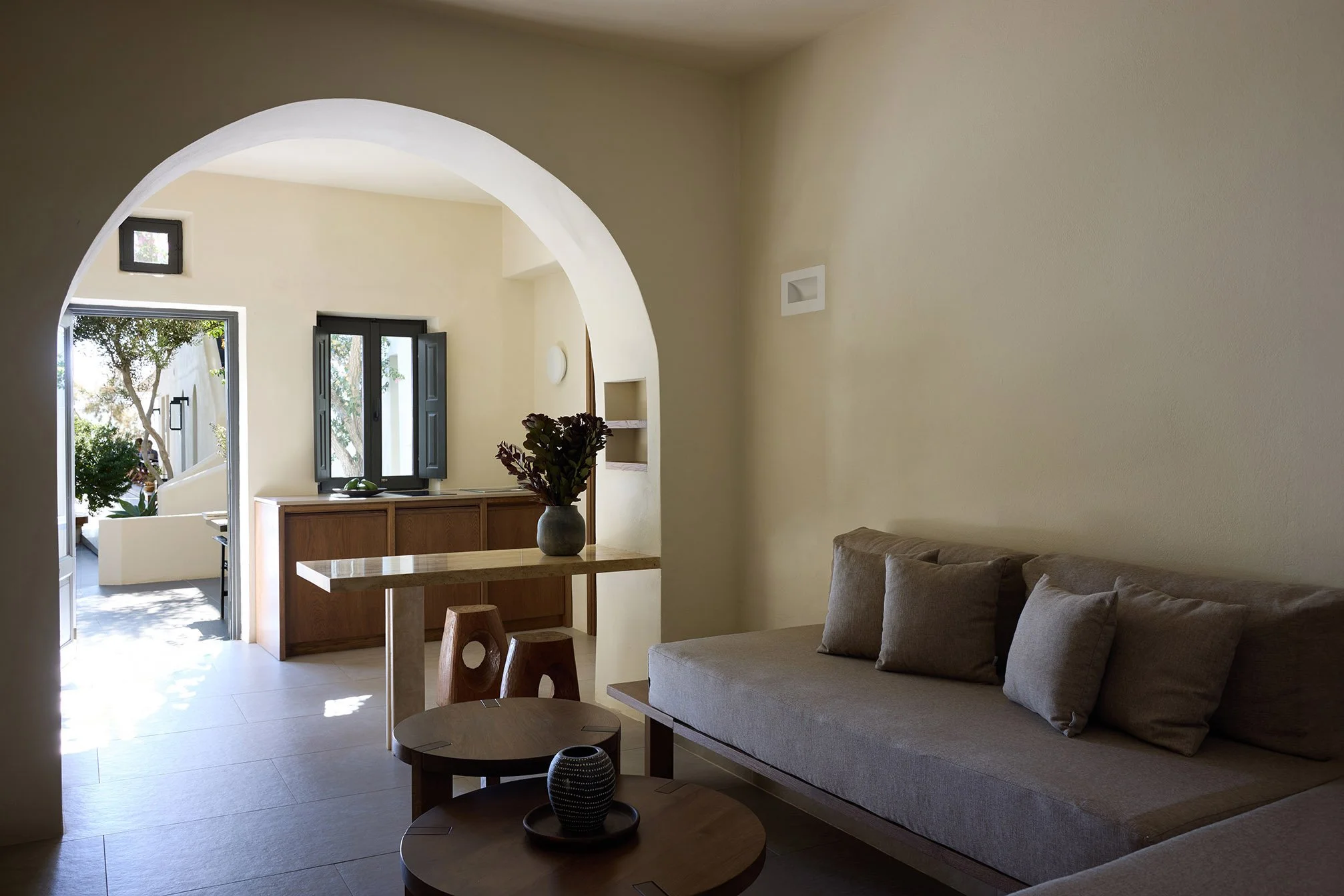 Bellonias Villas Camari Santorini PIBE Magazine 2.jpg