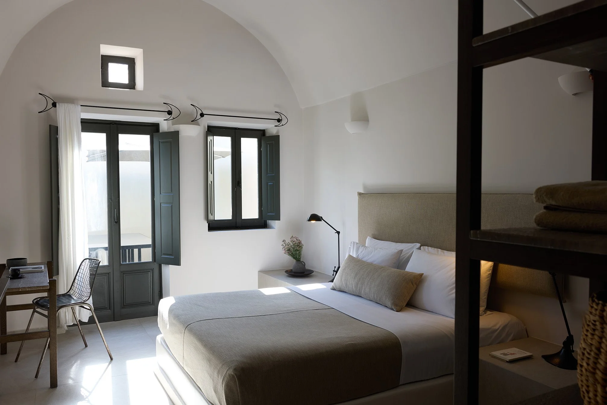 Bellonias Villas Camari Santorini PIBE Magazine 1.jpg
