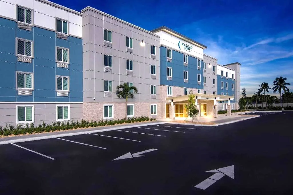 WoodSpring Suites Palm Springs - West Palm Beach