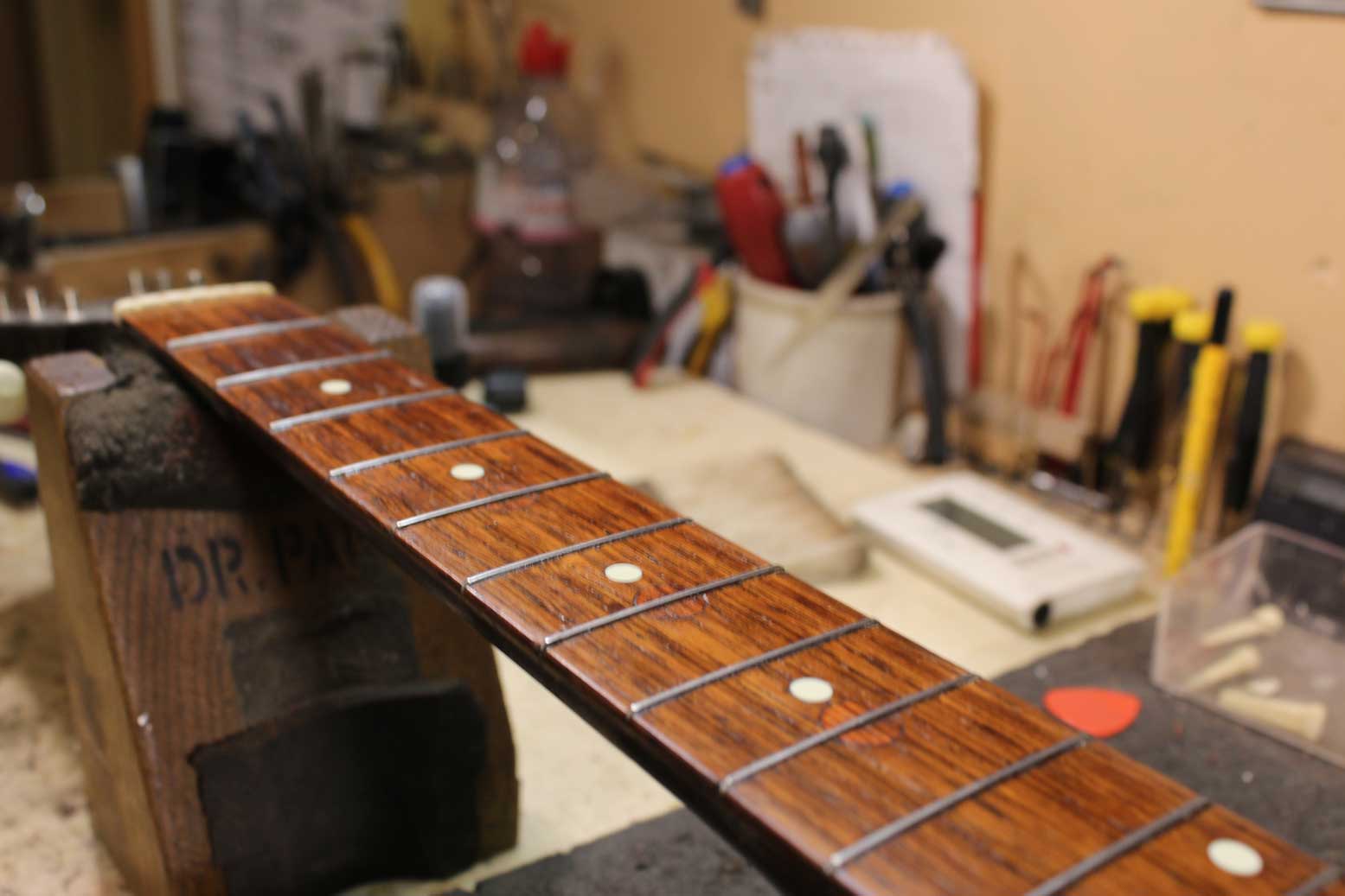 1931 Gibson L-0 (fretboard repair)