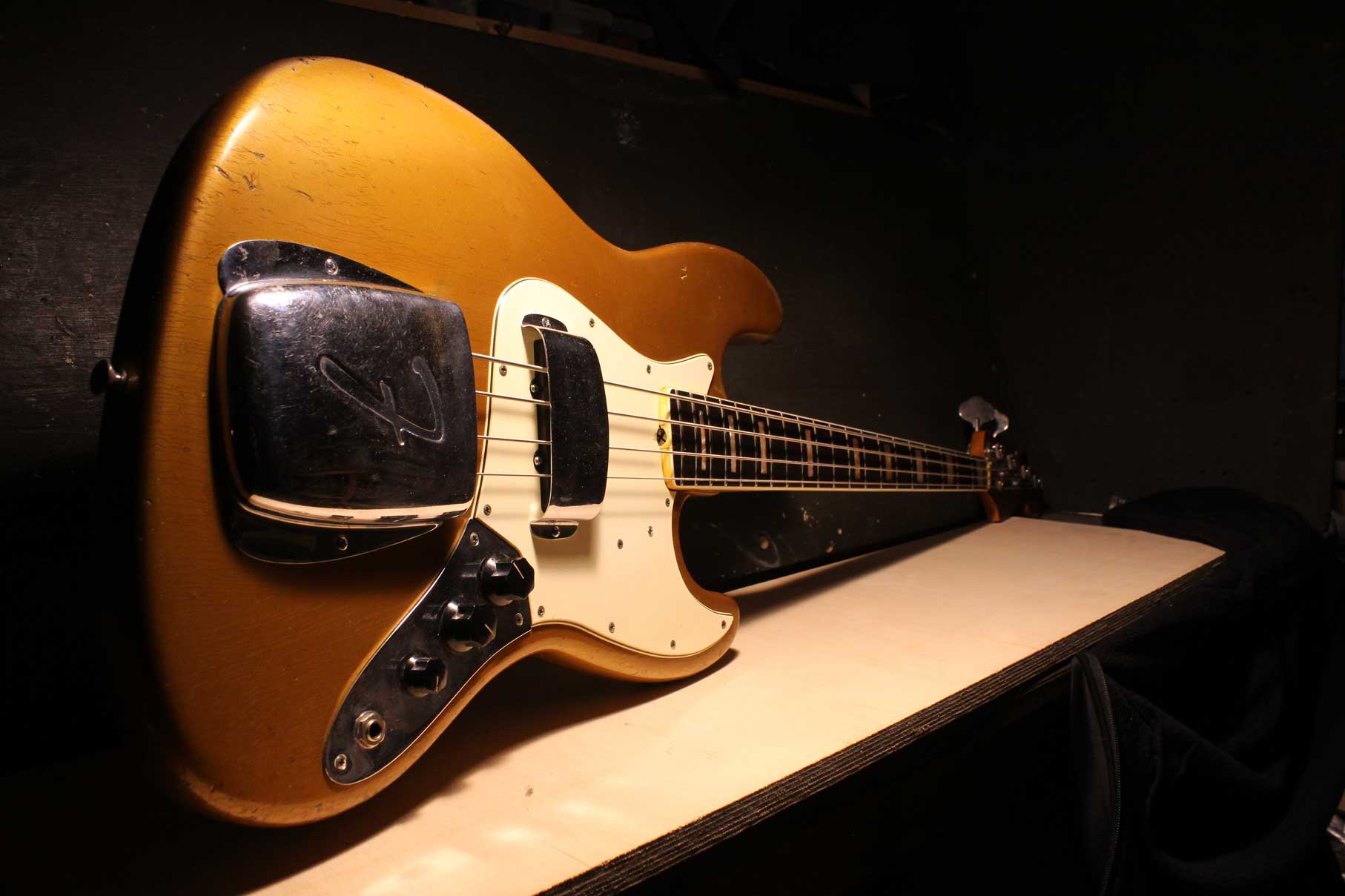 1968 Fender Jazz Bass ( Shoreline Gold )