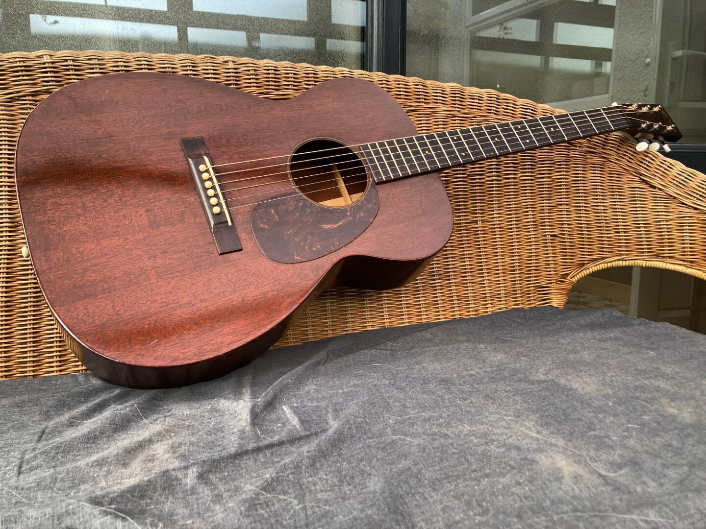 1952 Martin 00-17. In for a spruce up!

#martin #martinguitar #martin0017 #guitarrepair #vintageguitars