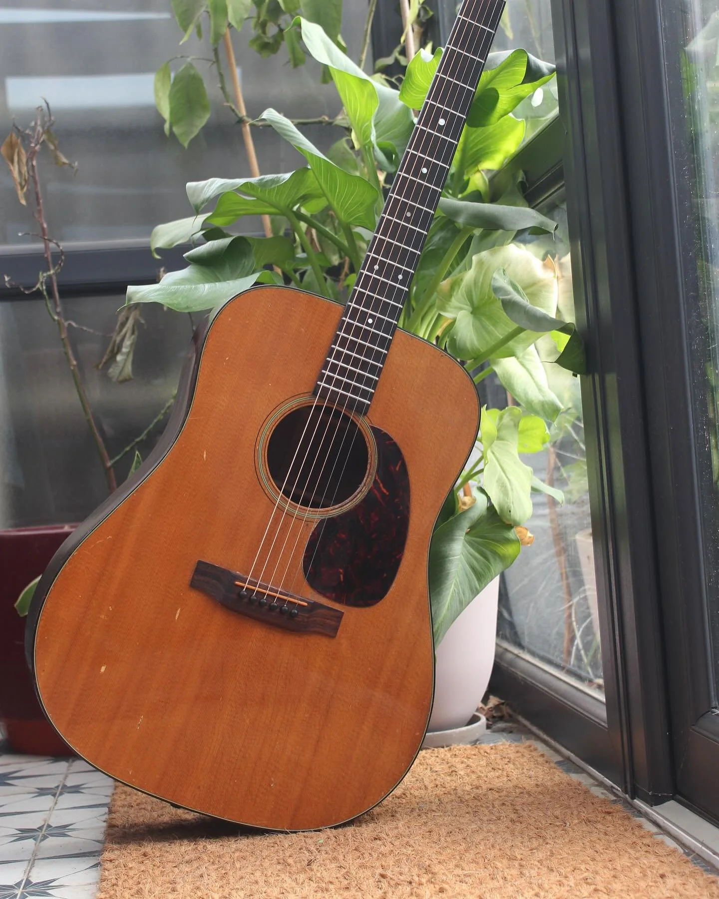 1961 Martin D-18
We had to replace a large section of binding and repair a heap of side cracks.
A good set up afterwards and it&rsquo;s sounding great!

#guitarrepairs #martin #martinguitar #vintagemartin #martind18 #guitarworkshop #guitarrestoration