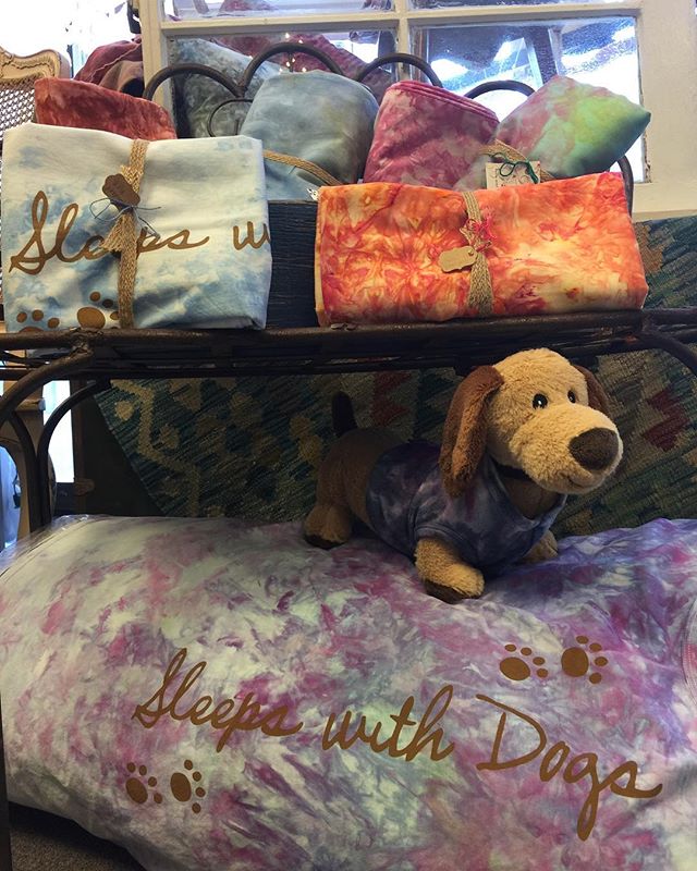 Gorgeous spring colors at Art Departure!!!
Iced dyed pillow cases, table cloths and runners, throw pillows and socks. Come in and have a look!
#artdeparture #icedyed #shoplocal #pillows #dogshirt #pillowcases #tablescape #tablerunners #tablecloths #t