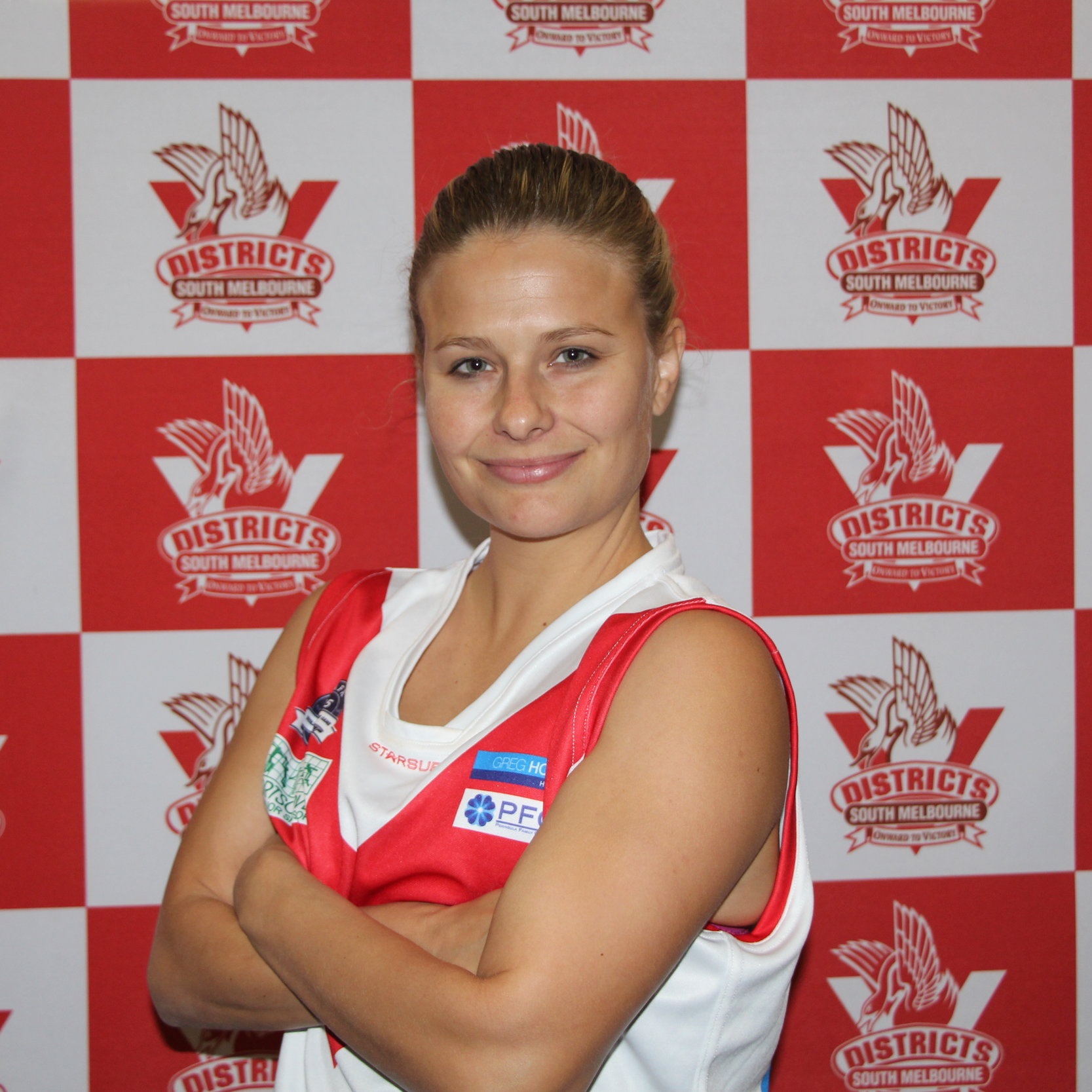 Tara Tara is a one of the remaining 2017 players that bring sound footy skills and knowledge to the ground each week. She plays a physical, defensive game wherever she ends up on the ground and wears the #38 jumper with pride. Like many Bloods players Tara comes to us from another sport- American football! Not your average Victorian sport but we are pleased to have Tara as she changed over after a broken ankle. Off the field you’ll find Tara drinking good wine, eating great steak and attempting to not fall through roofs (ask her!)!
