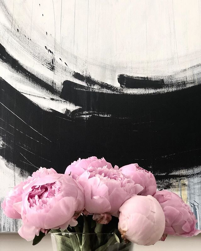 Power of One by the brilliant  @meredithbingham.artist commingling with peonies. Is there anything more inspiring or restorative than flowers and great art? Both feed your soul in both subtle and profound ways. 
#art #artist #seekingbeauty #flowers #