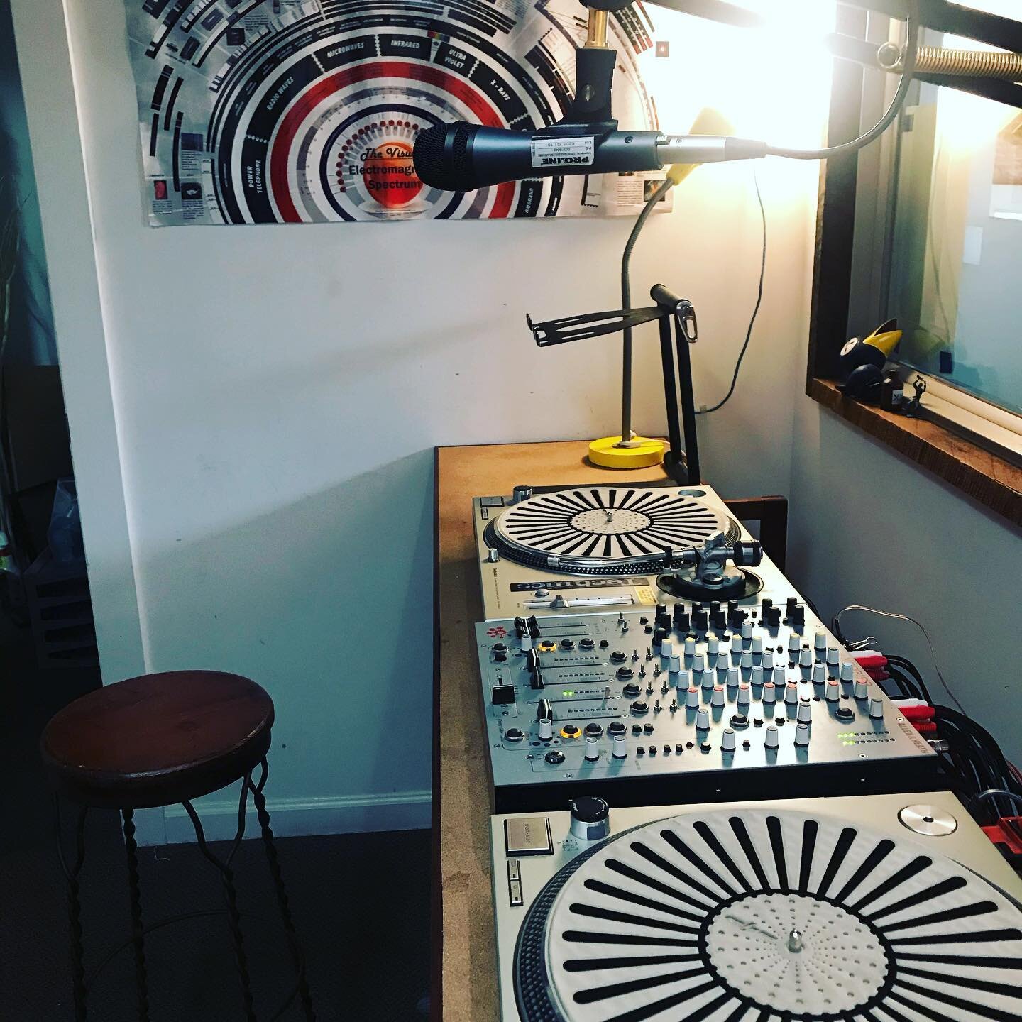 The studio awaits...DJ Oierd Wons will lay some down for this surreal Saturday afternoon. The oierd wons  keep coming. Today from 12 noon til 4 pm. @itsound 
Tune into twitch.tv/electricteagarden 

#electricteagarden #etgsoundlounge #etgseattle #dub 